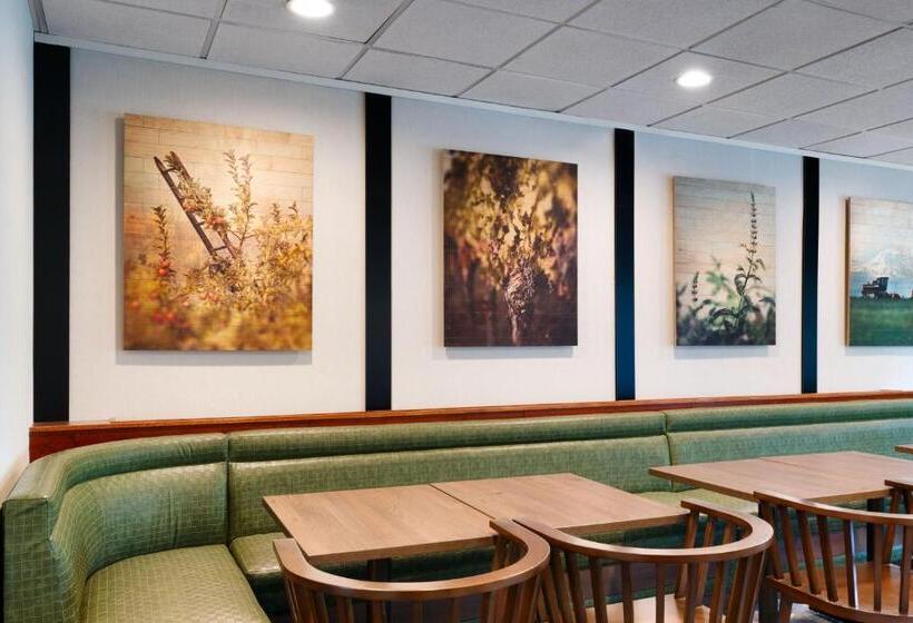 בית מלון כפרי Fairfield Inn & Suites By Marriott Yakima