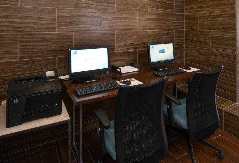 Holiday Inn Express Hotel & Suites Omaha West, An Ihg