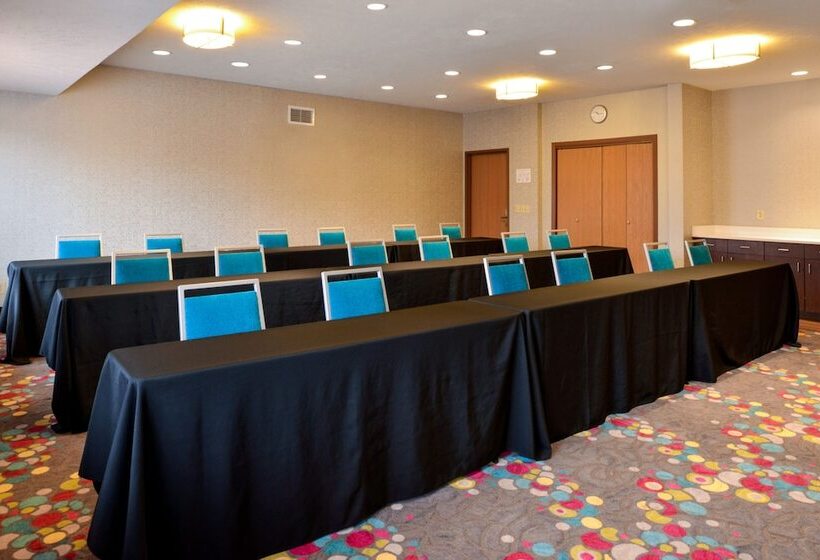 Holiday Inn Express Hotel & Suites Omaha West, An Ihg
