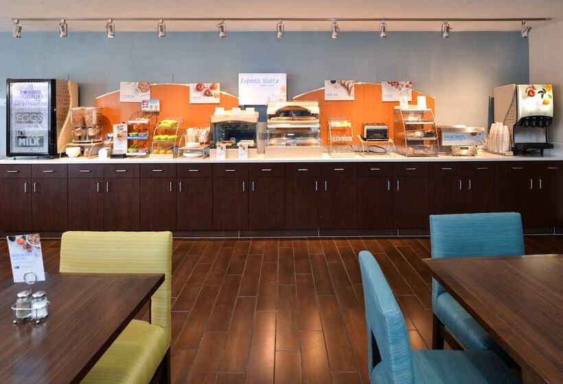 Holiday Inn Express Hotel & Suites Omaha West, An Ihg