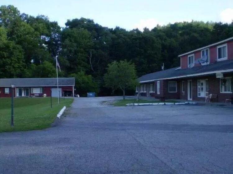 בית מלון כפרי Ladd Brook Inn