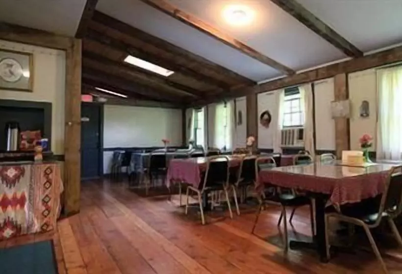 בית מלון כפרי Ladd Brook Inn