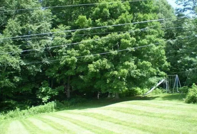 בית מלון כפרי Ladd Brook Inn