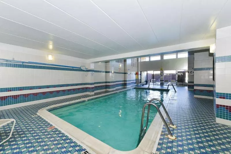 호텔 Quality Suites Tinton Falls