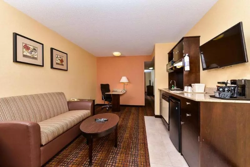 호텔 Quality Suites Tinton Falls