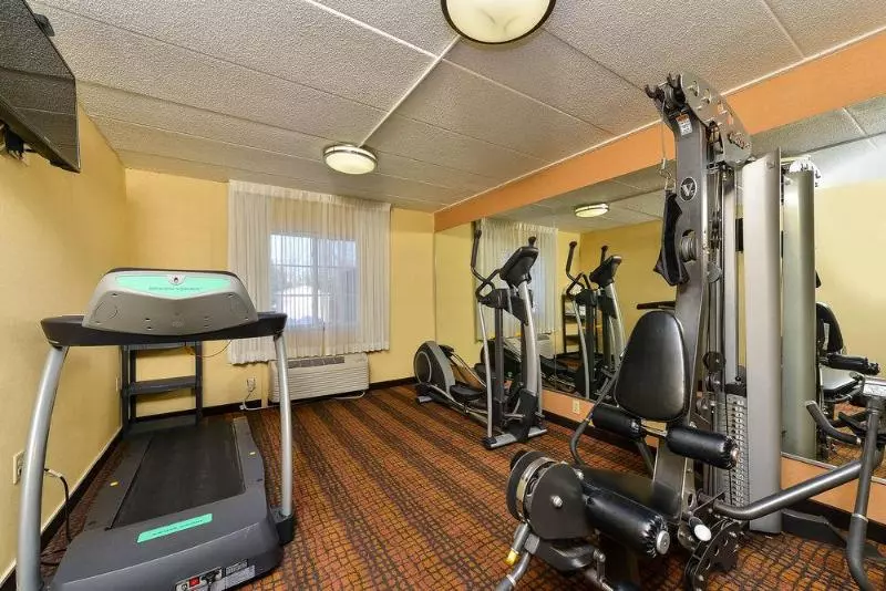 호텔 Quality Suites Tinton Falls