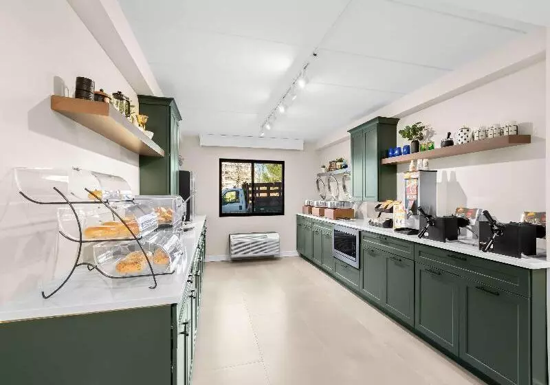 ホテル Quality Suites Tinton Falls