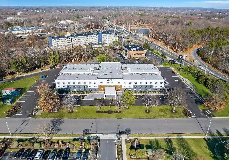 ホテル Quality Suites Tinton Falls