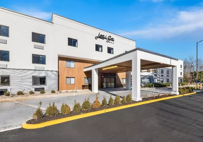 ホテル Quality Suites Tinton Falls
