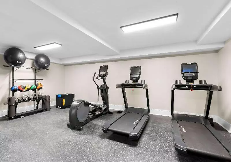ホテル Quality Suites Tinton Falls