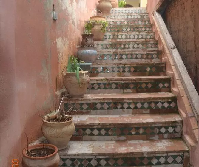 리아드 Ines Palace