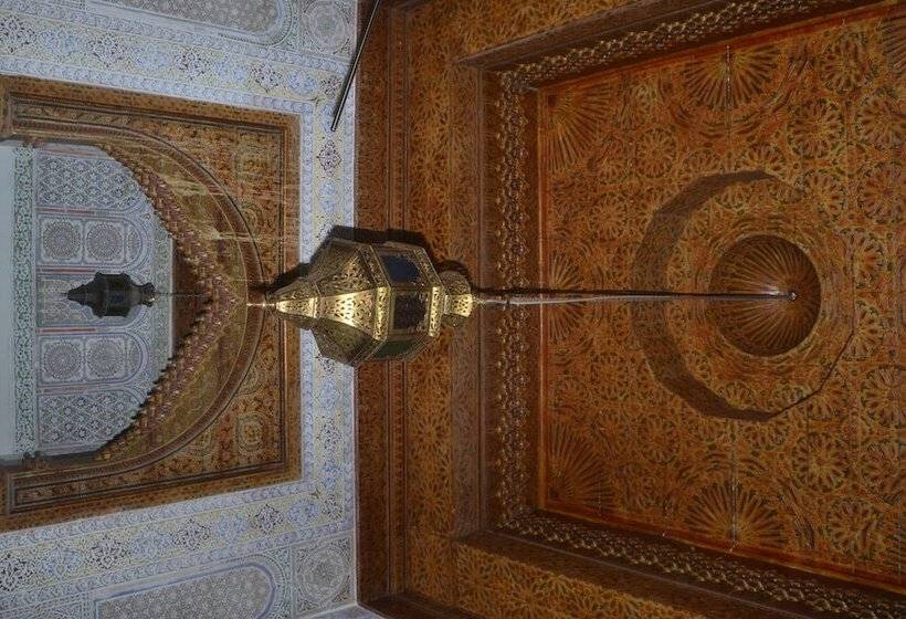 리아드 Ines Palace