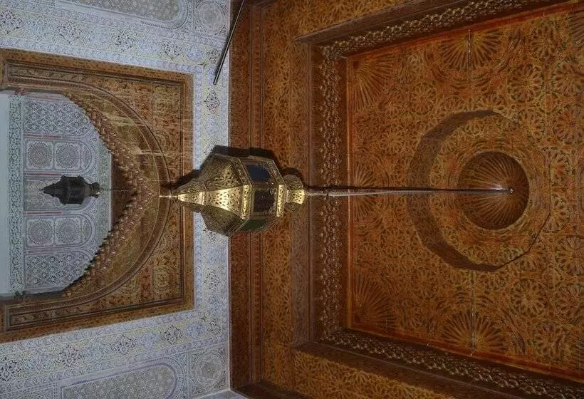 리아드 Ines Palace