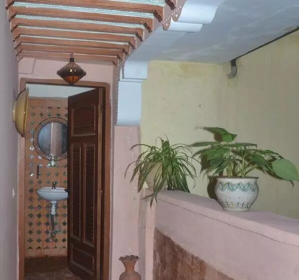 리아드 Ines Palace