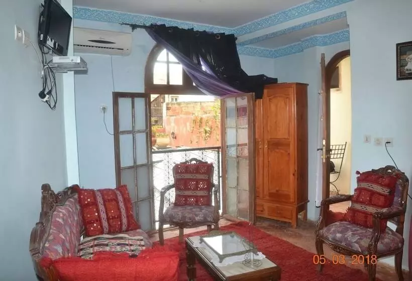 리아드 Ines Palace