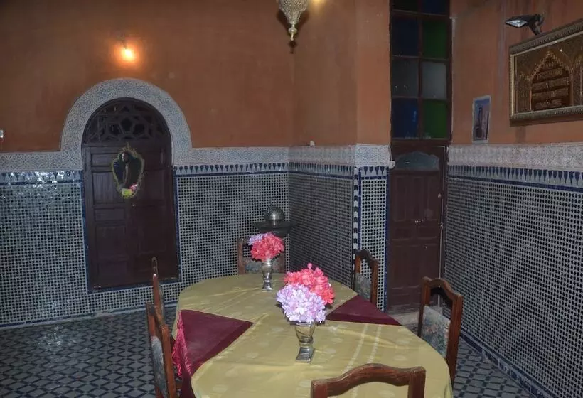 리아드 Ines Palace