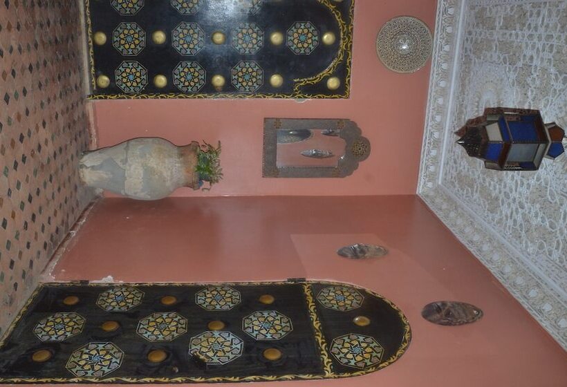 리아드 Ines Palace