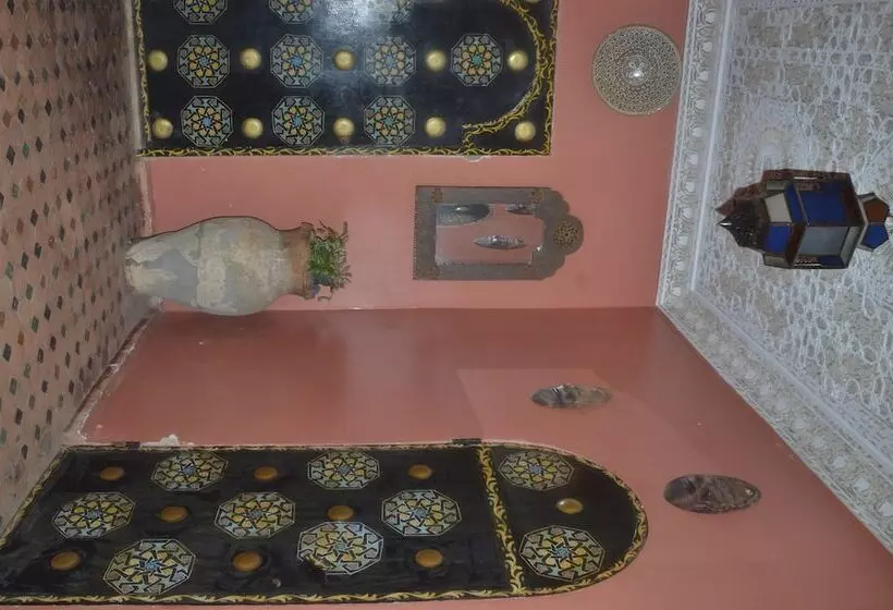 리아드 Ines Palace