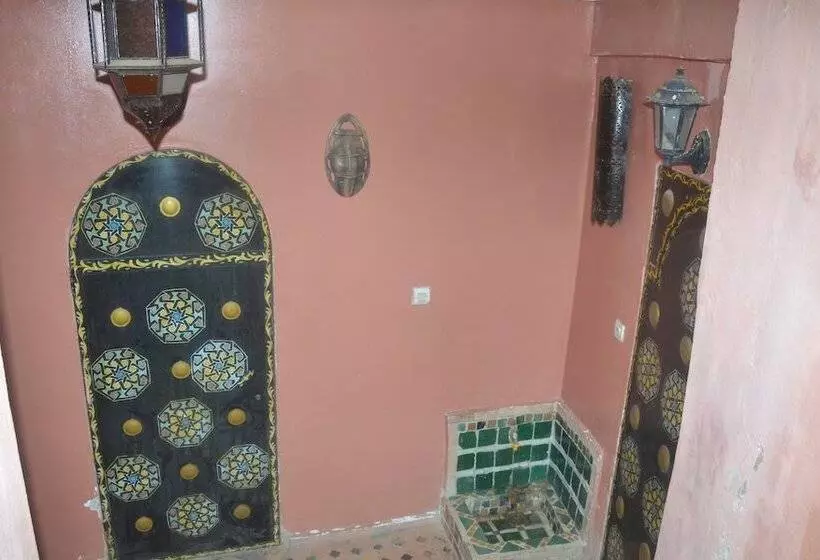 리아드 Ines Palace