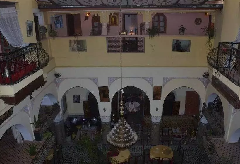 리아드 Ines Palace