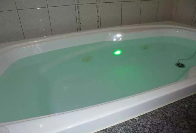 ホテル Moulin Rouge   Adults Only