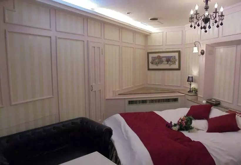 ホテル Moulin Rouge   Adults Only