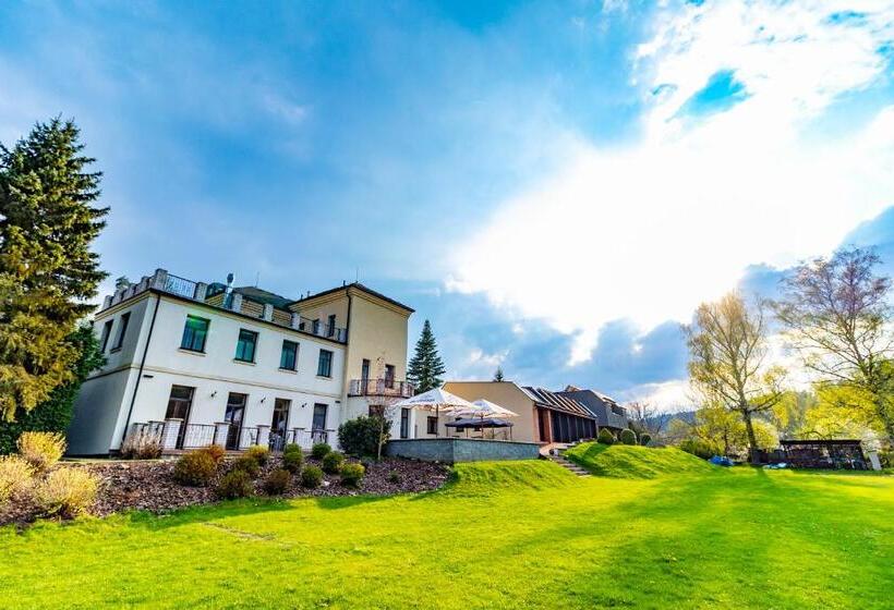 Letní Pobyt Na Hotelu Samechov V Posázaví