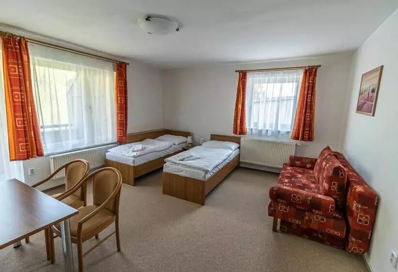 Letní Pobyt Na Hotelu Samechov V Posázaví
