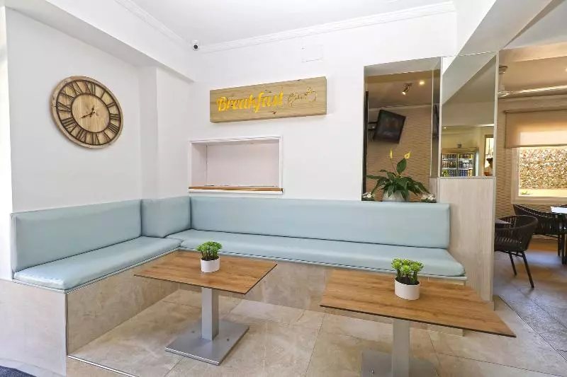 مسافرخانه Hsr Gil