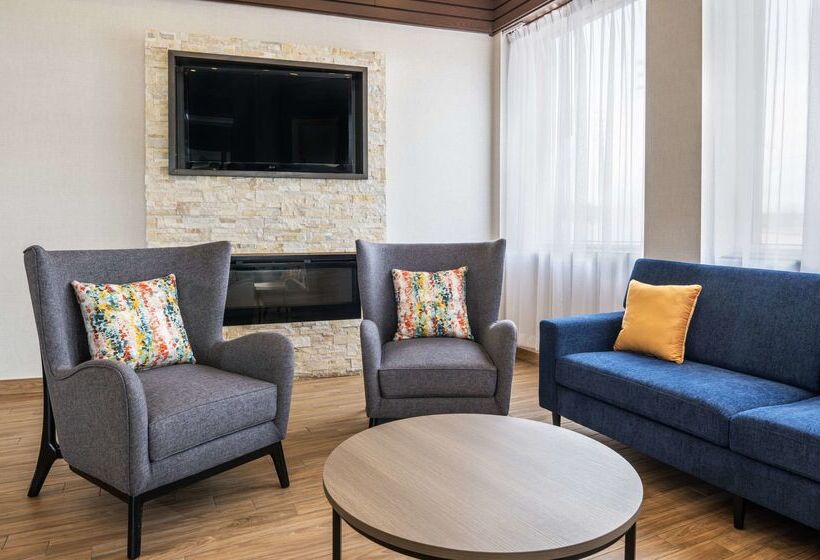 בית מלון כפרי Comfort Inn & Suites