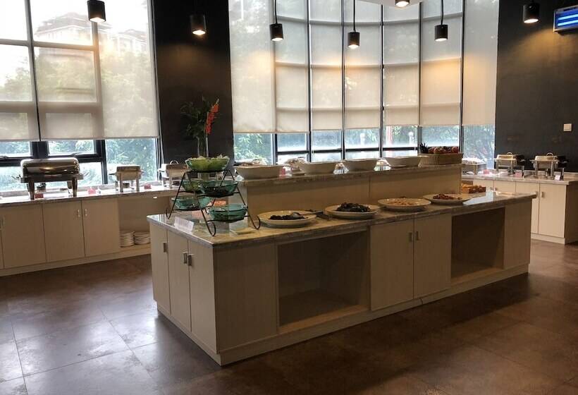 酒店 Henry Business