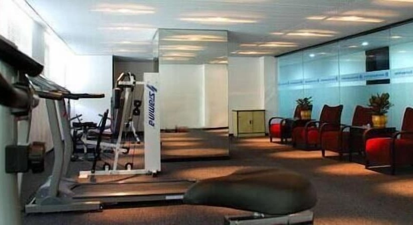 酒店 Henry Business