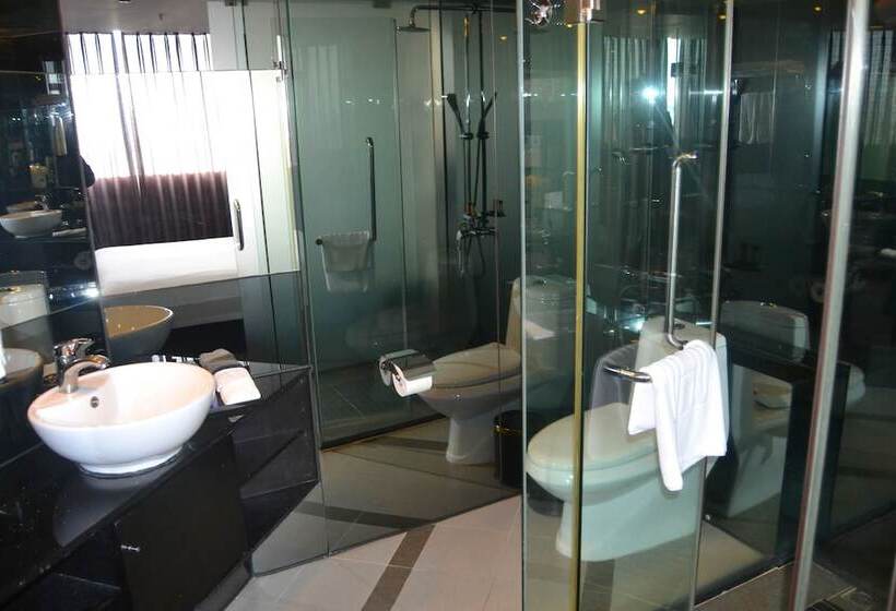 酒店 Henry Business