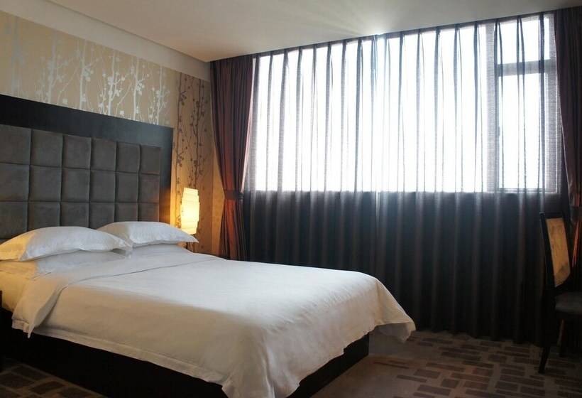 酒店 Henry Business