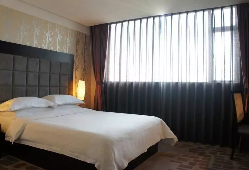 ホテル Henry Business