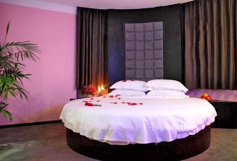 酒店 Henry Business