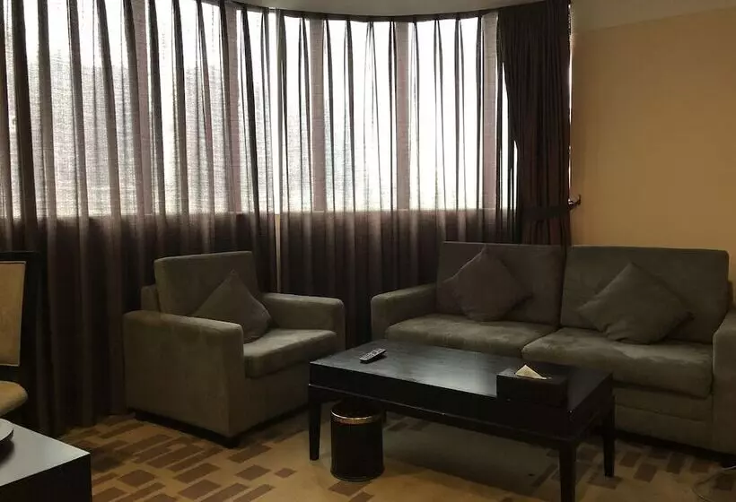 ホテル Henry Business