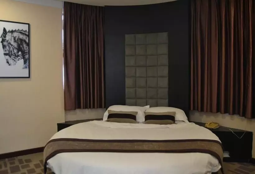 ホテル Henry Business