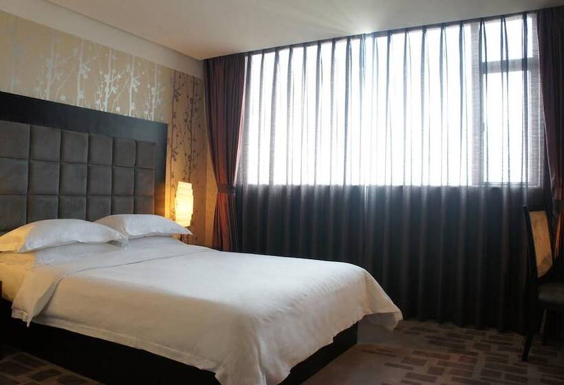 酒店 Henry Business