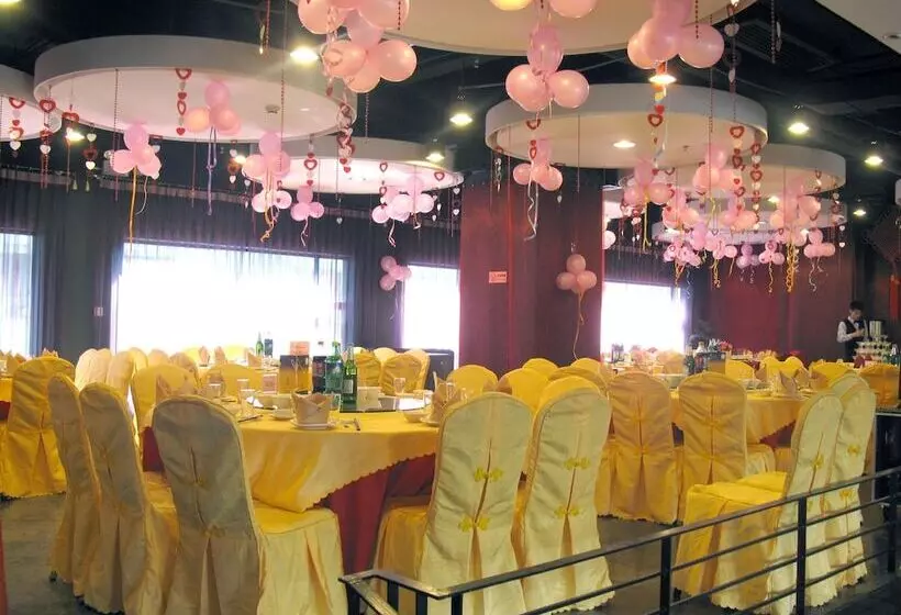 ホテル Henry Business