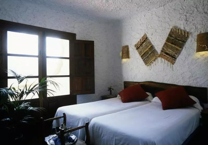 Отель Rural Los Caracoles