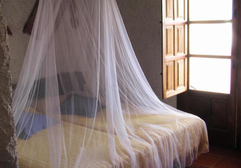 Отель Rural Los Caracoles