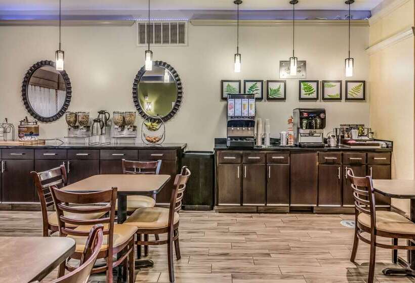 Отель Fort Stockton Inn & Suites