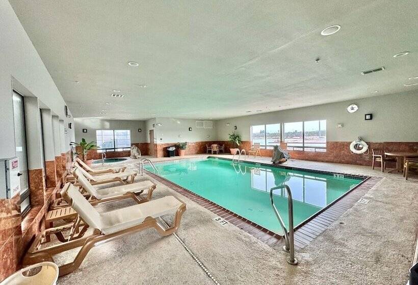 Отель Fort Stockton Inn & Suites