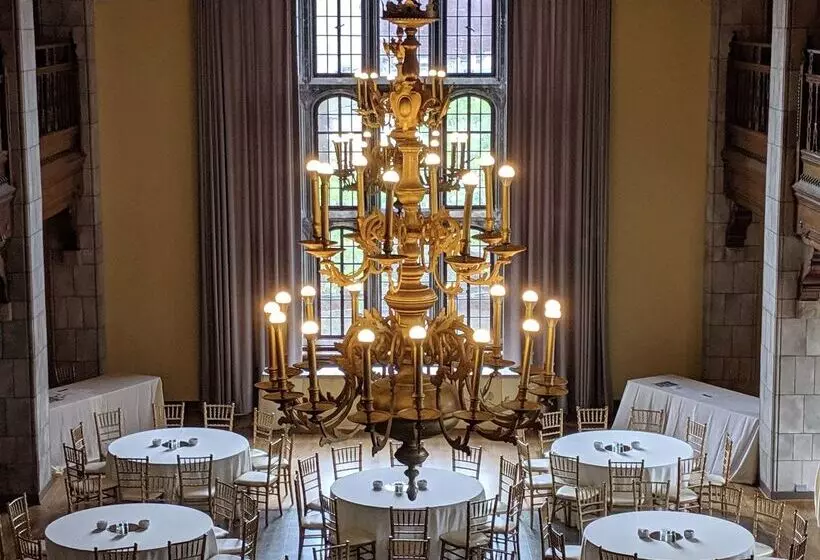 The Tudor Arms Hotel Cleveland A Doubletree By Hilton