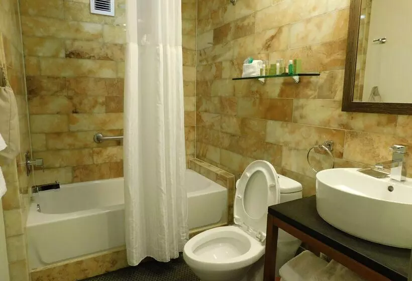 The Tudor Arms Hotel Cleveland A Doubletree By Hilton