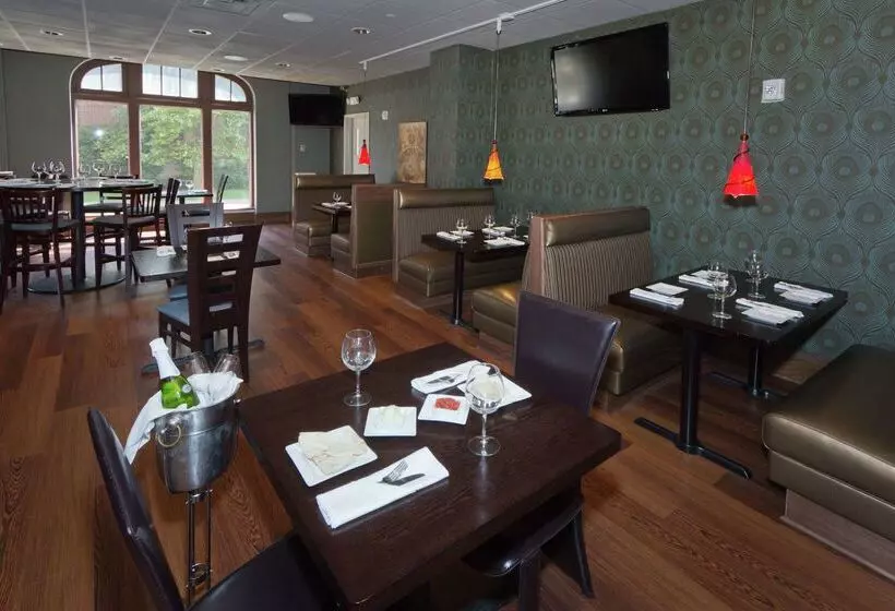 The Tudor Arms Hotel Cleveland A Doubletree By Hilton