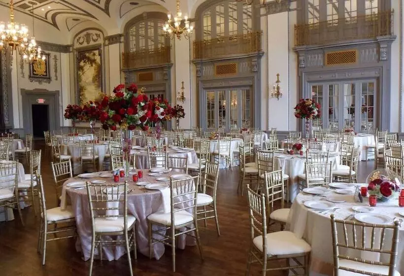 The Tudor Arms Hotel Cleveland A Doubletree By Hilton