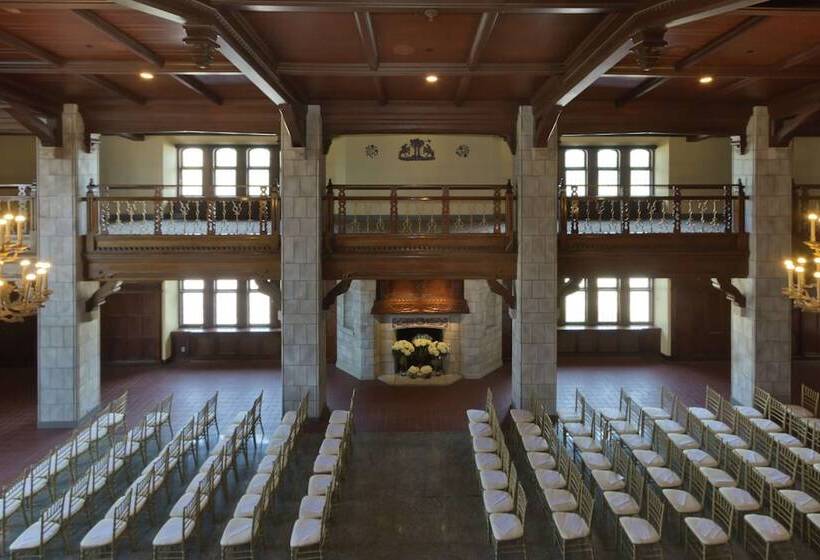 The Tudor Arms Hotel Cleveland A Doubletree By Hilton