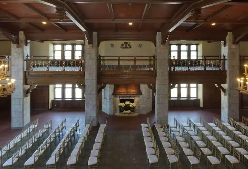 The Tudor Arms Hotel Cleveland A Doubletree By Hilton